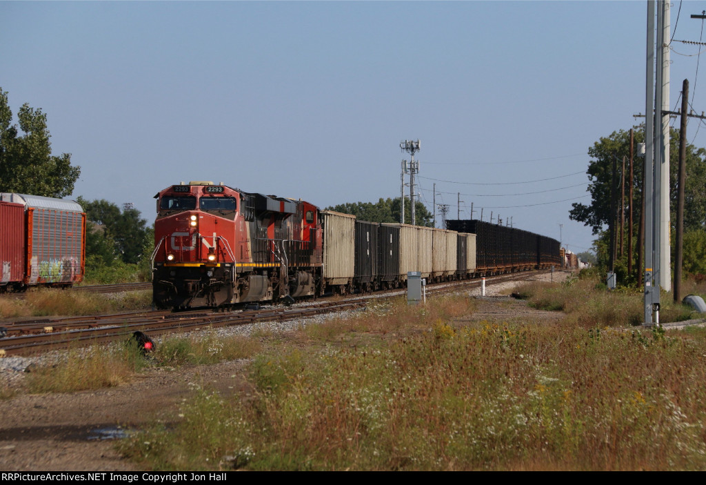 A485 slowly pulls down to wait for a route through Milwaukee Junction